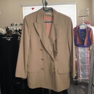 Great condition gold accents